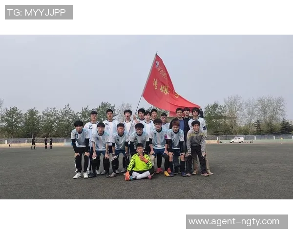 张家港足球队奋勇拼搏再创佳绩展现地方足球魅力与团队精神